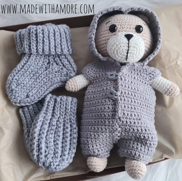 Handgemachtes Baby-Geschenkset „Kleiner Bär“ (0–9 Monate)