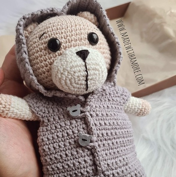 Handgemachtes Baby-Geschenkset „Kleiner Bär“ (0–9 Monate) – Bild 2